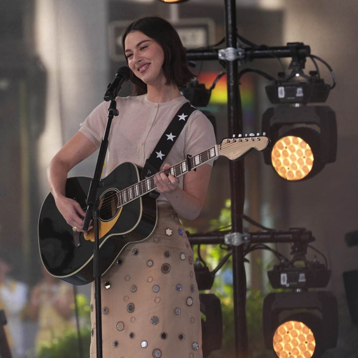 Gracie Abrams' "Daughter From Hell" Is Here — Critics Are Divided on Her Boldest Album Yet 3 Gracie Abrams