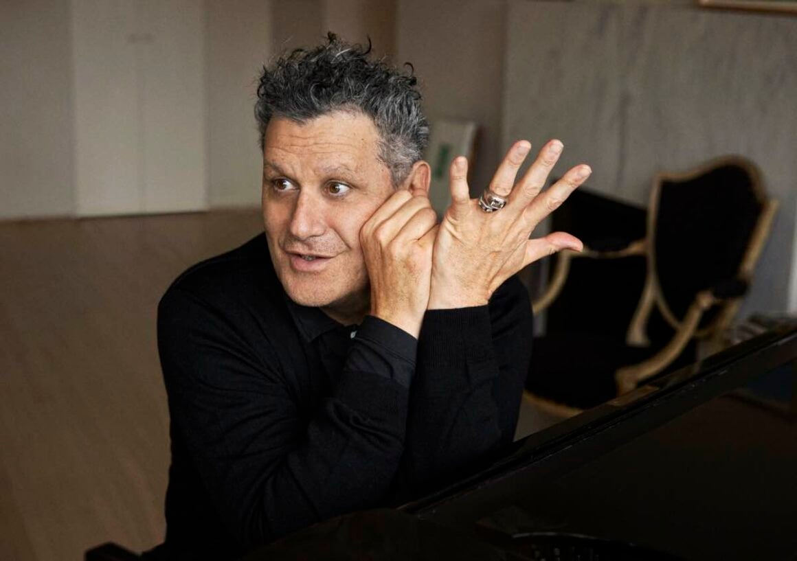 ISAAC MIZRAHI