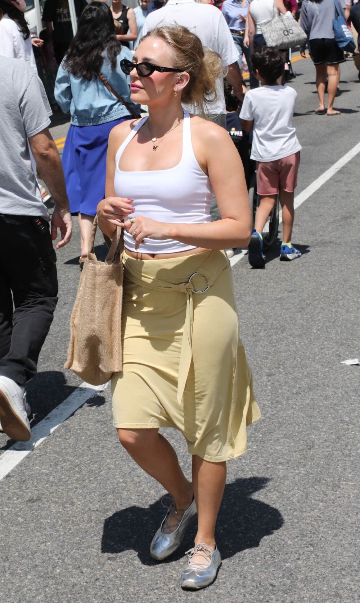 Save the Cheerleader: Remembering Hayden Panettiere, Who Died at 36 of an Apparent Overdose and Experienced Cardiac Arrest 10 Hayden Panettiere shops at Studio City Farmers Market