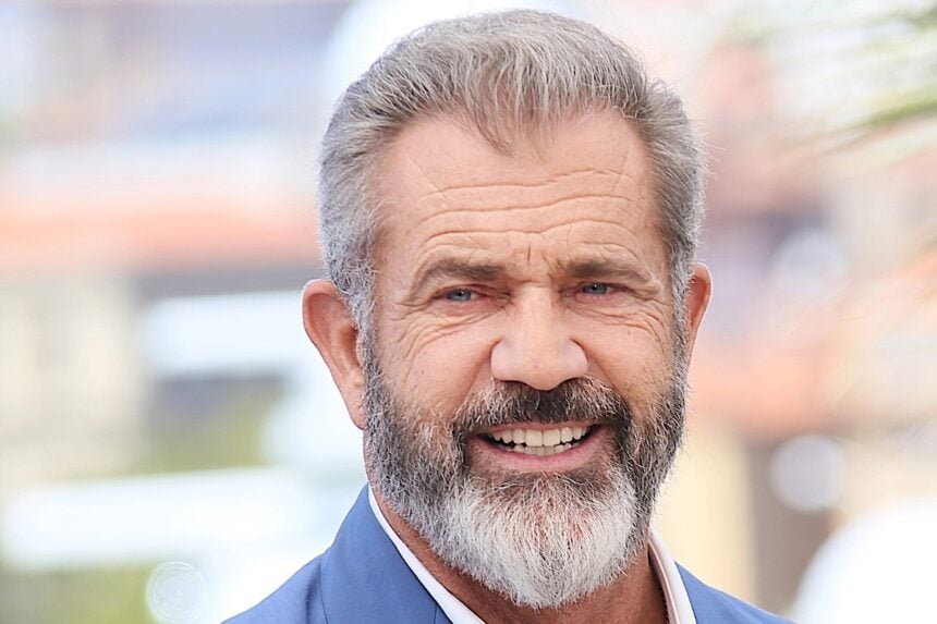 Mel Gibson Mocks ASL Interpreter in Cringeworthy Viral Video, Internet Erupts 1 Mel Gibson attends the 'Blood Father'