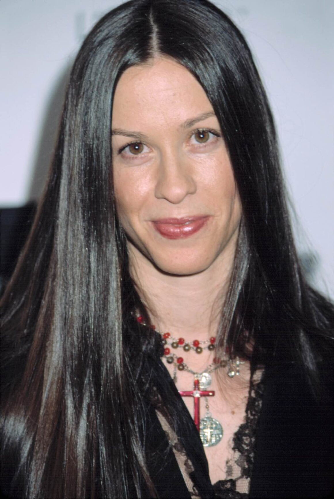 Alanis Morissette Sues Ex-Tour Manager, Alleges Extortion and Blackmail Over Drug Trafficking Threats 3 Alanis Morissette